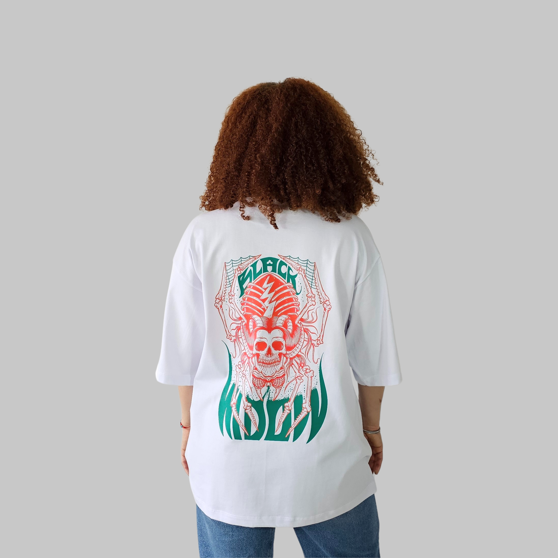 Camiseta Oversize - Black Widow