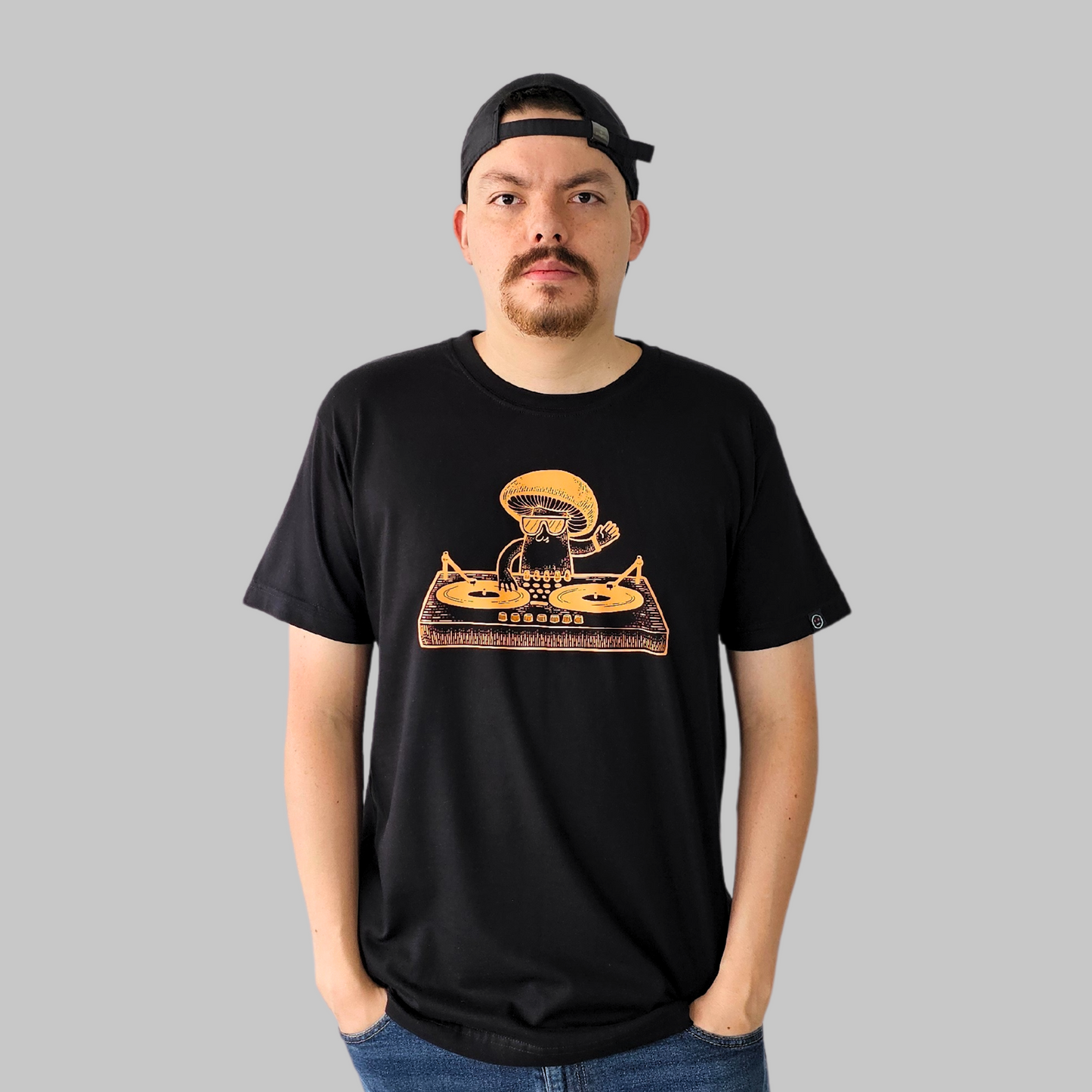 Camiseta Regular - Mushroom DJ